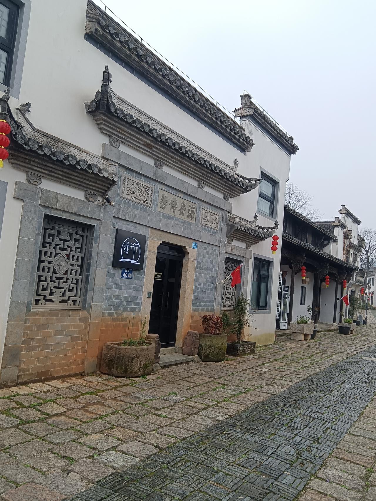 为什么很多人的消费欲望在降低? 主要是赚的少开销大，都不敢花钱了，全民焦虑生活压