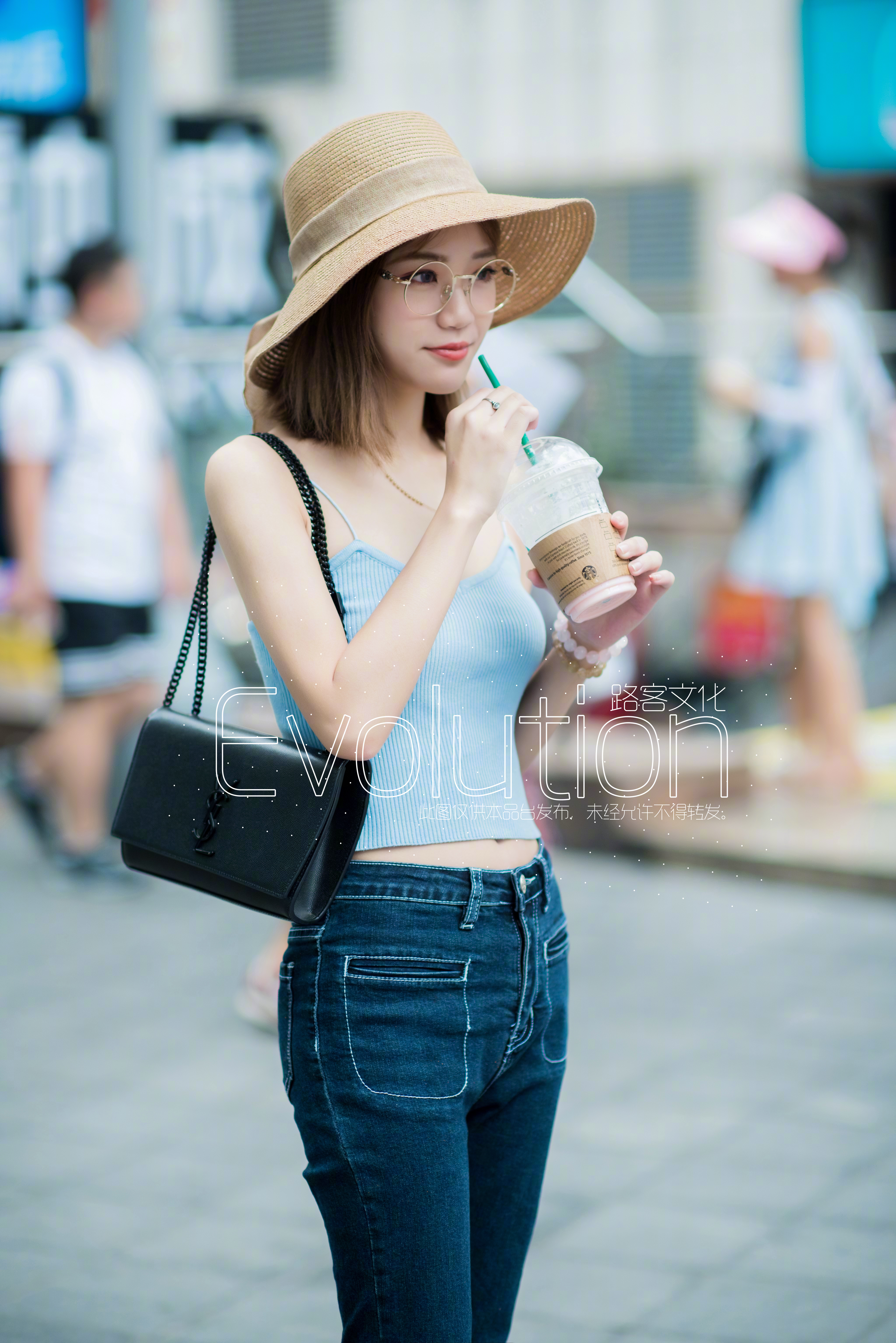 还是当时的小姐姐有米上街就喝星巴克啊！ ​​​