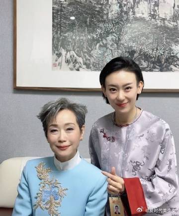 侯宇祝叶童专辑发布顺利 叶童老师推出首张个人实体迷你专辑《童》，侯宇第一时间送上