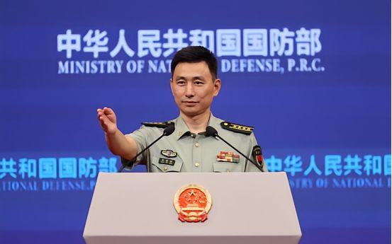 美日联合军演拉上台湾同步练兵，台海局势再度紧绷，国防部直接点名敲打民进党当局。