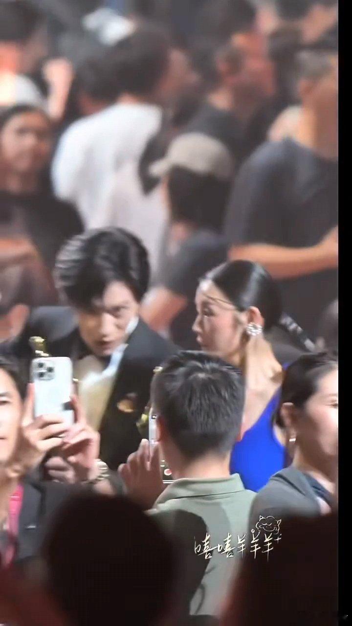 易烊千玺卫诗雅同框交流易烊千玺卫诗雅百花新晋影帝影后同框易烊千玺卫诗雅百花新晋影