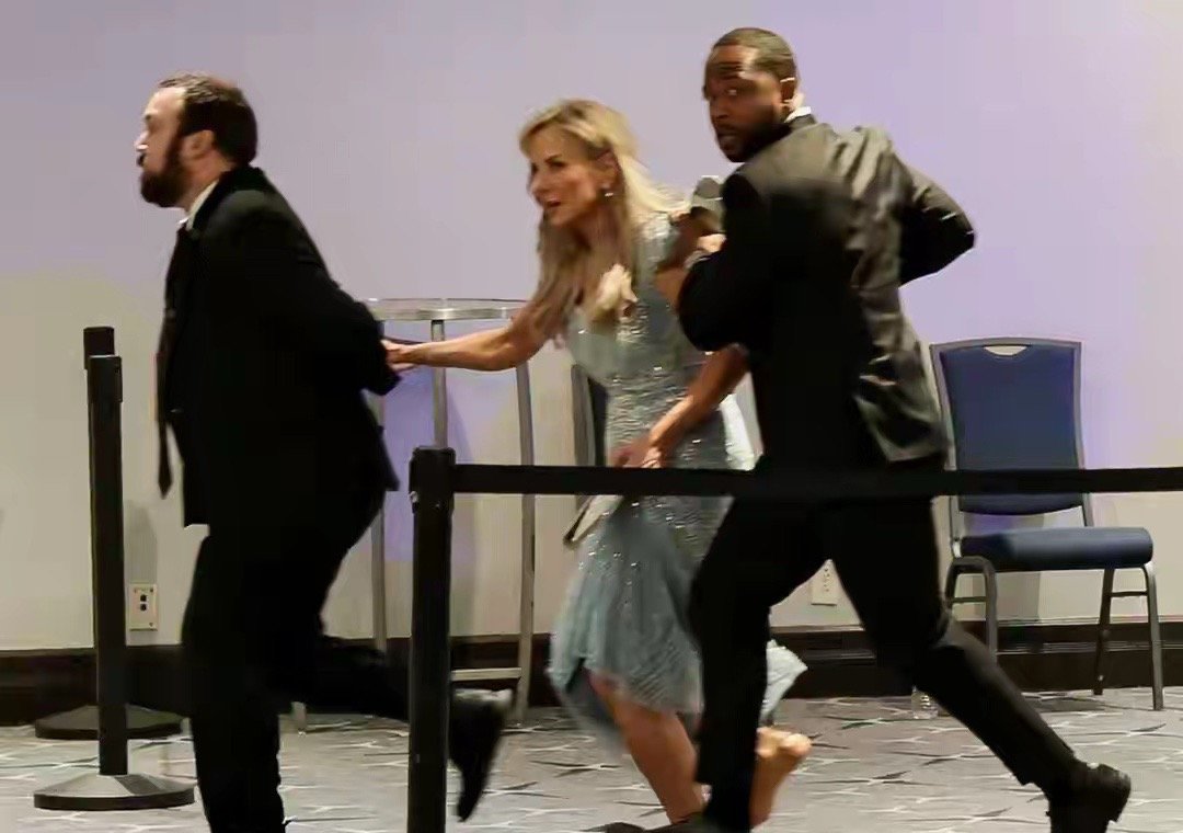 白宫的子弹，却成特朗普的“权栓”！枪声后，特朗普摊出一个阳谋白宫晚宴枪击事件【白