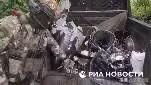 乌克兰这火烈鸟真省，俄军巴尔斯-库尔斯克部队的士兵展示了一枚被机枪击落的“火烈鸟