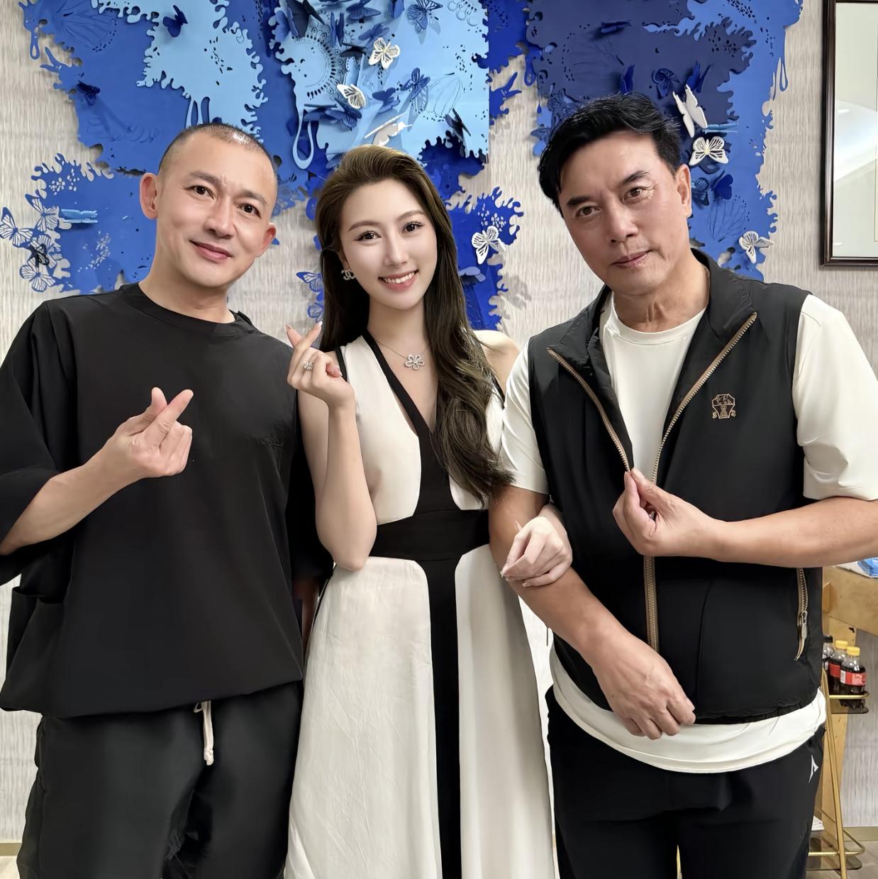 右边是94版三国演义张山，塑造了无数人心中的经典赵云。左边聂远，新版三国的赵云。