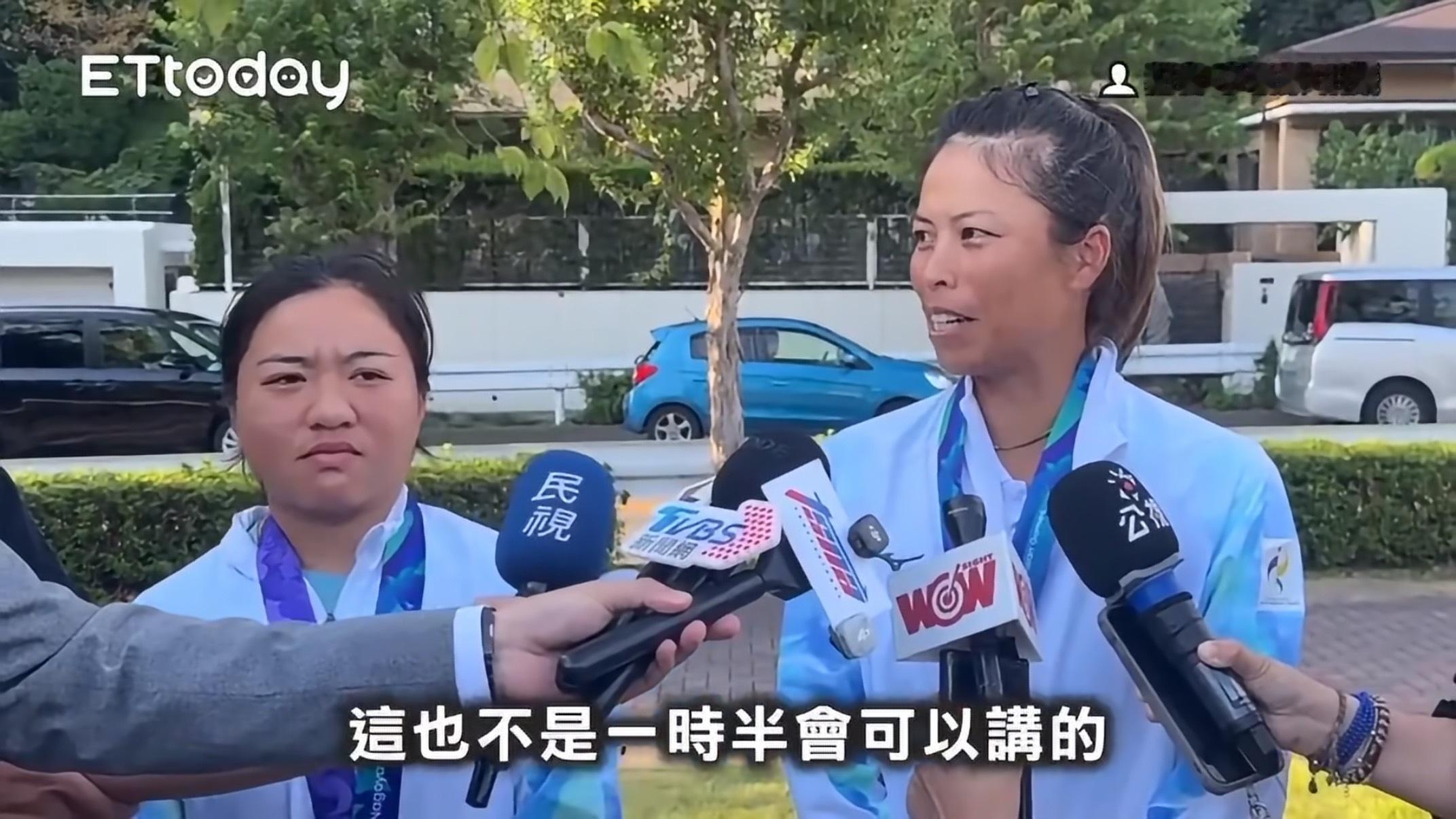 我不行了，吴和梁的表情太精彩了，我现场听八卦时就是这个表情😁 ​​​
