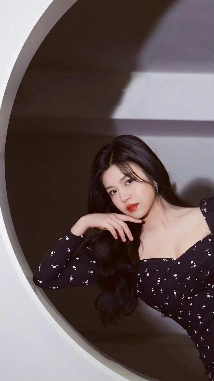 陈妍希首谈离婚43岁的陈妍希在《我家那闺女》里聊离婚，不撕不怨，坦然接纳人生的遗
