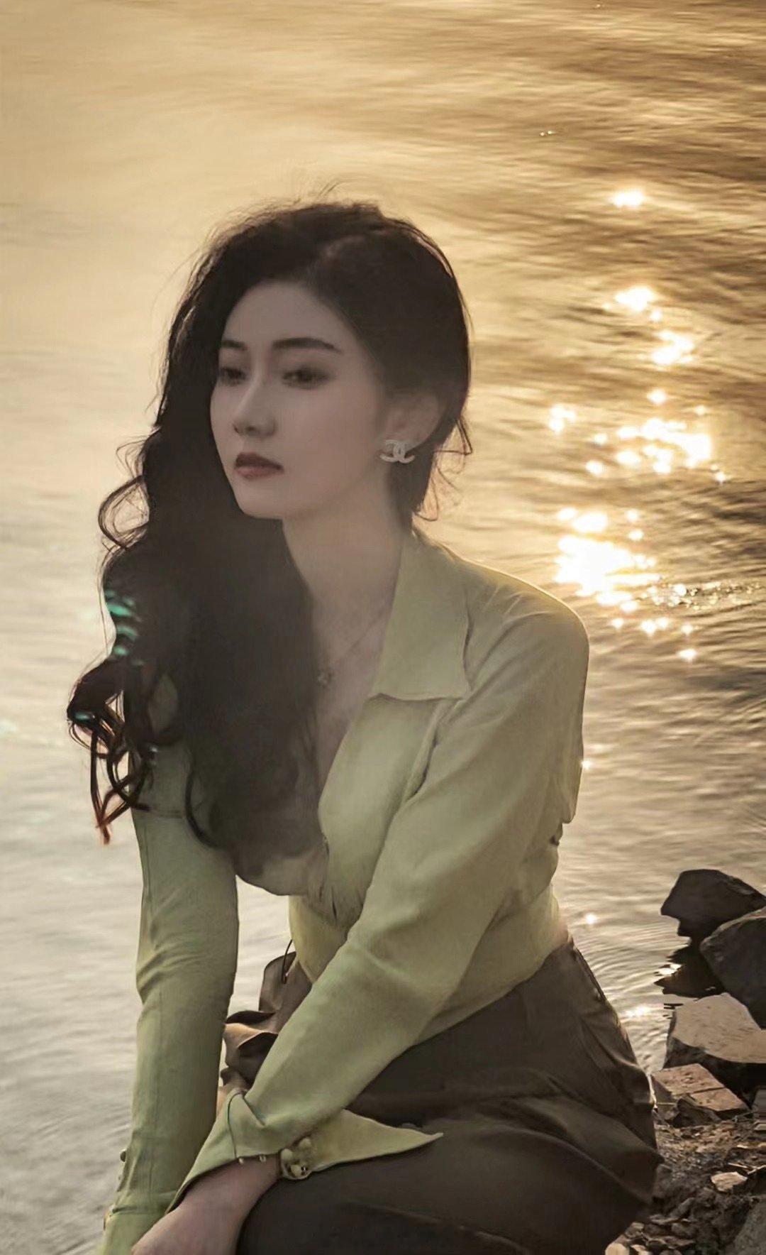 姓名 ：赵莹   出生年月日：1998.7.16   坐标：杭州   学校：浙江