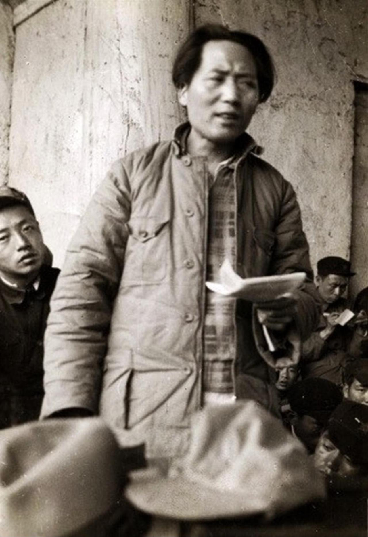 【毛泽东妙语说长征】
长征，是一场震撼世界的“无与伦比的英雄主义史诗”，那么，毛