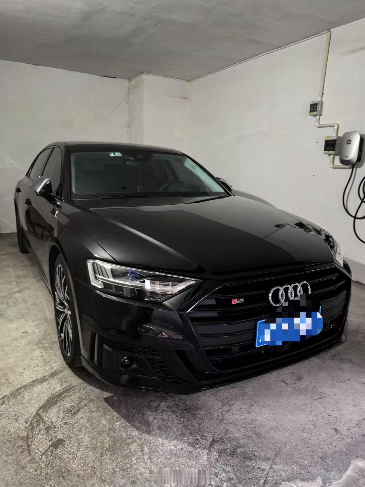 西装暴徒奥迪S8L4.0T双涡轮增压发动机原厂最大571马力新车当年落地200+
