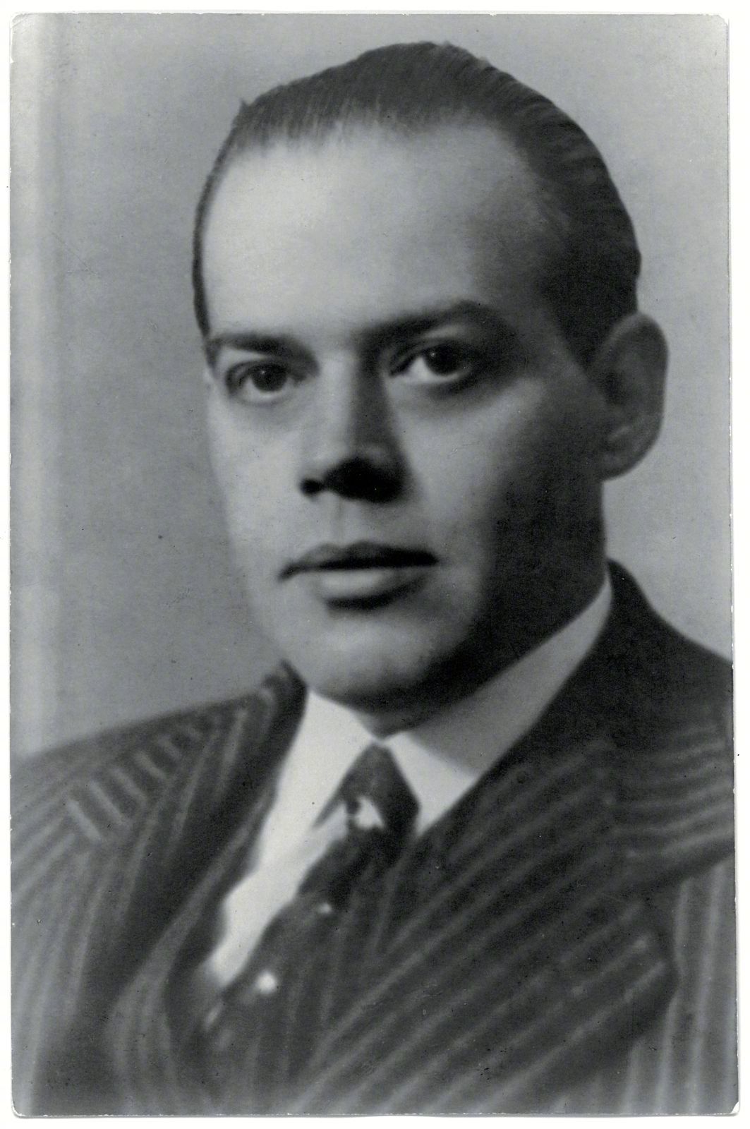 1936年8月6日，巴塞罗那俱乐部主席何塞普·苏尼奥尔（Josep Sunyol
