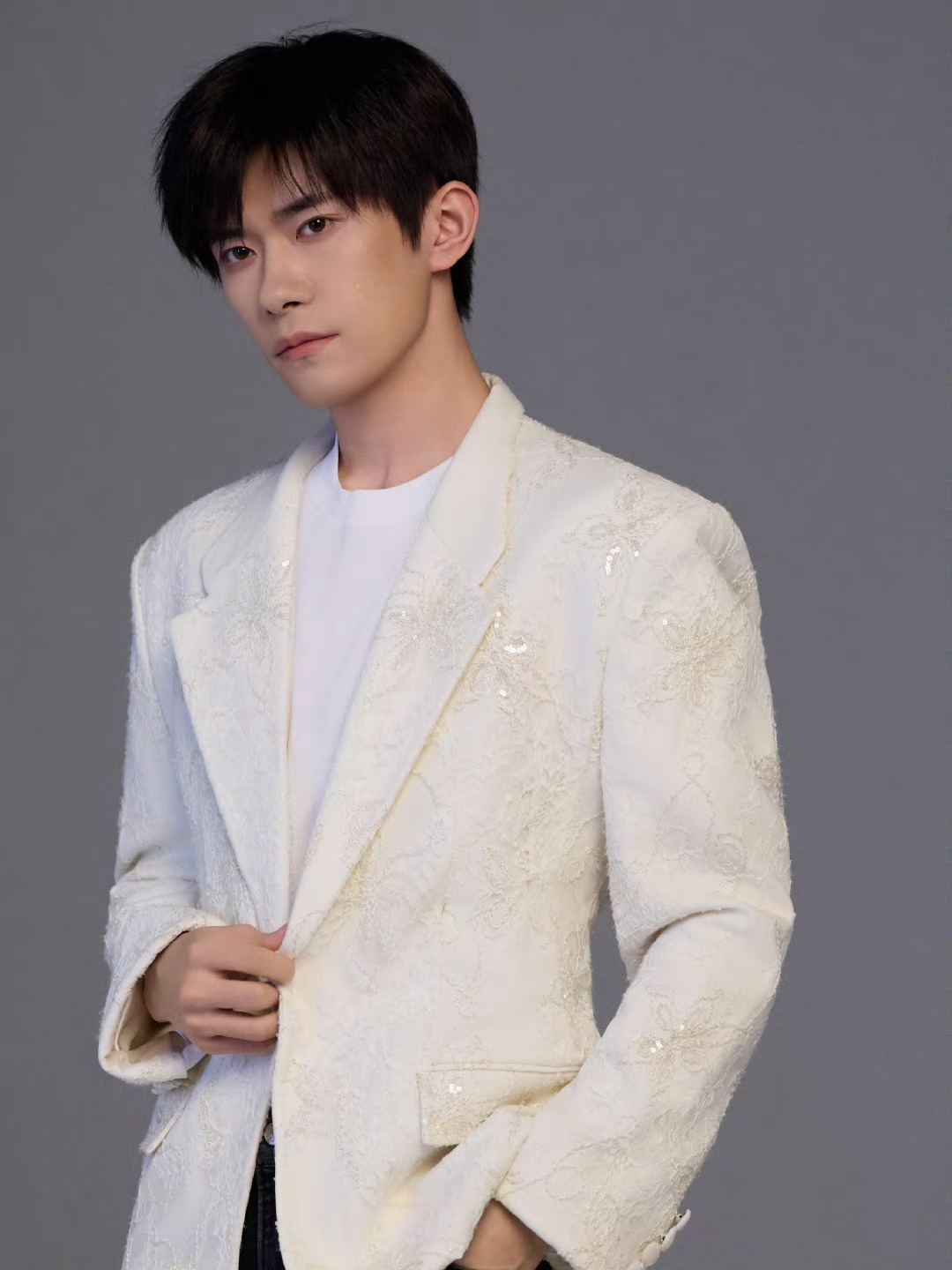 易烊千玺新商务慕思寝具代言人预计2.4官宣 