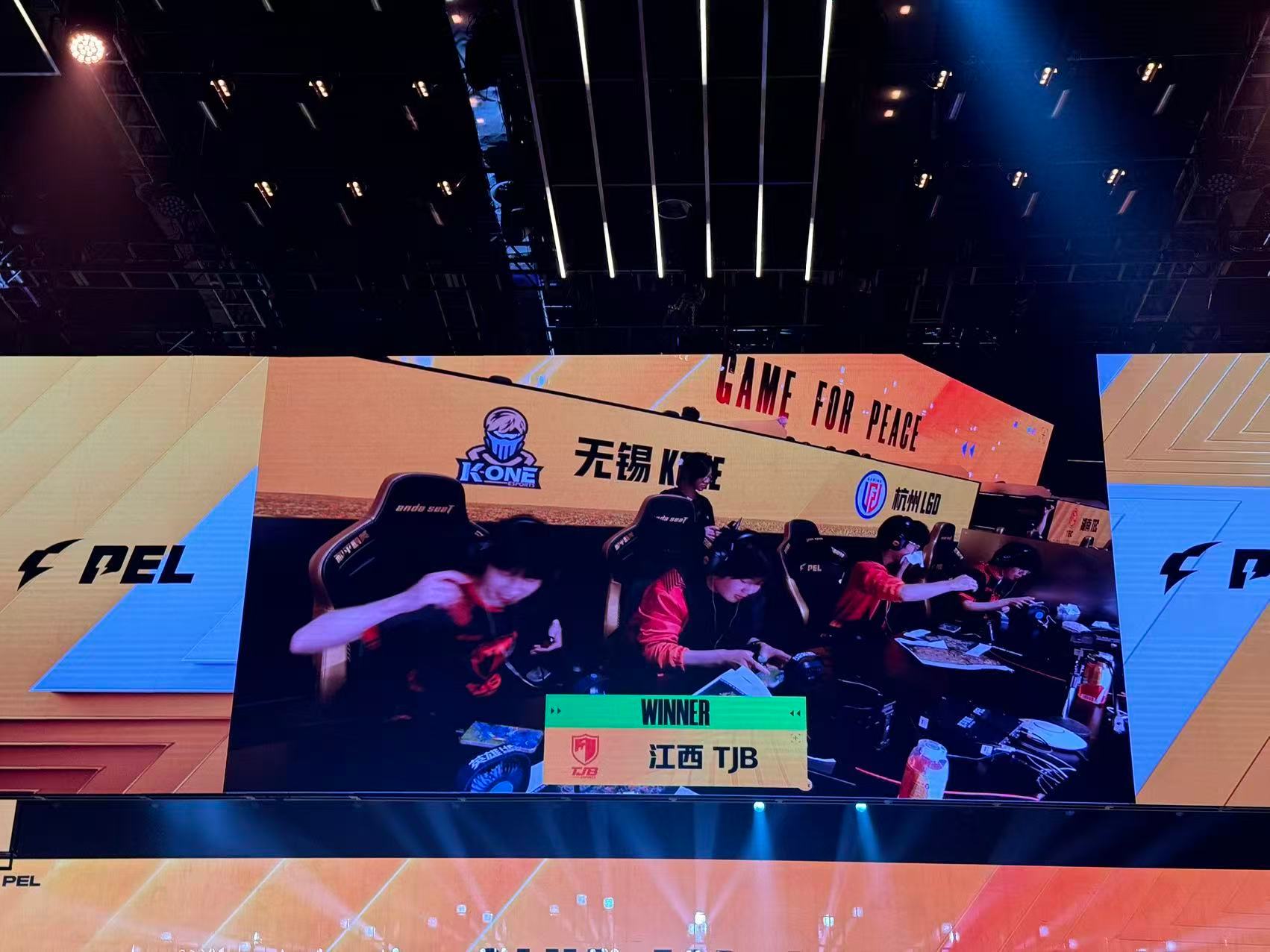 TJB周决二连鸡 周决火力全开，TJB豪取二连鸡！落地稳运营，连吃两鸡锁定高分，