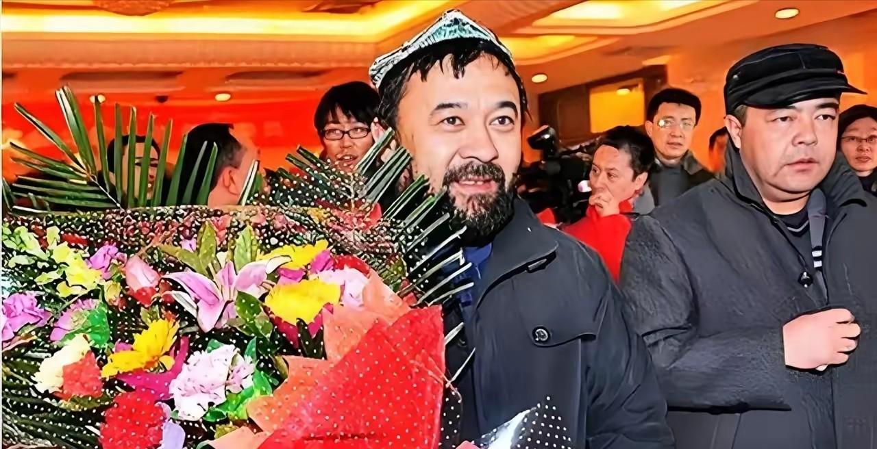 新疆一男子退伍后，在贵州卖羊肉串8年，每串利润不到3毛钱，不料，男子竟将辛苦攒下