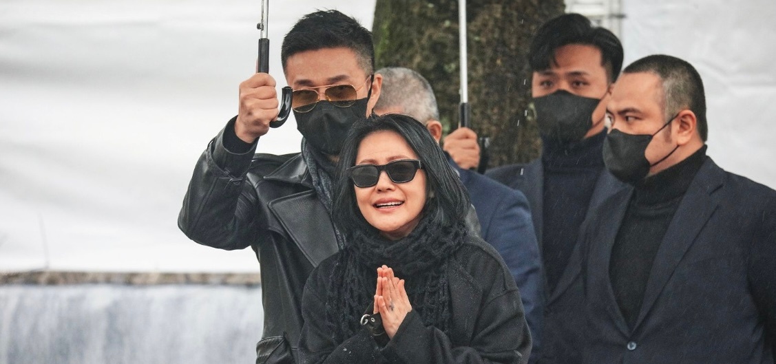 小S老公许雅钧私联大S粉丝，还发了大S的出殡照片传给对方，并提醒粉丝“这是送大S