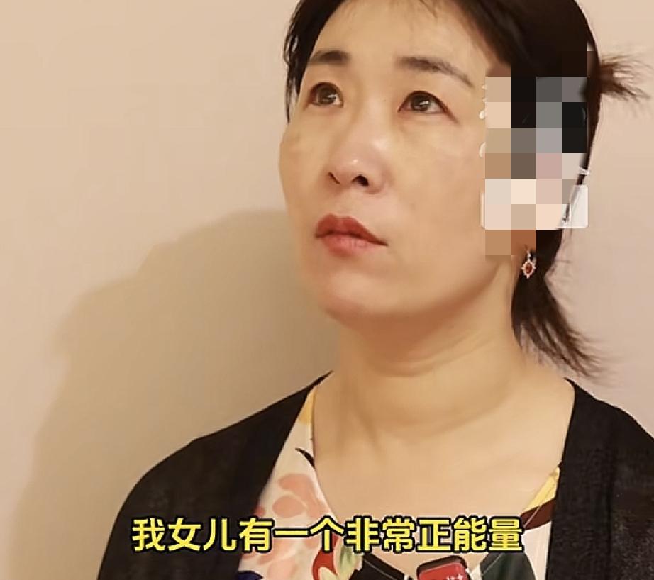朱女士女儿班主任力挺她
女儿同学也是说话了
陌生姐姐几句话朱女士印象深刻

今天