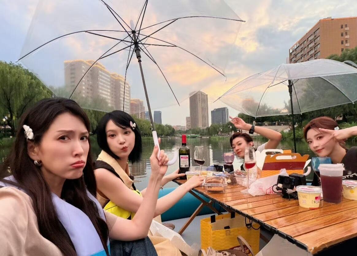 我家那闺女成浪姐团建现场我家那闺女 万万没想到这个联动！我家那闺女秒变浪姐团建局