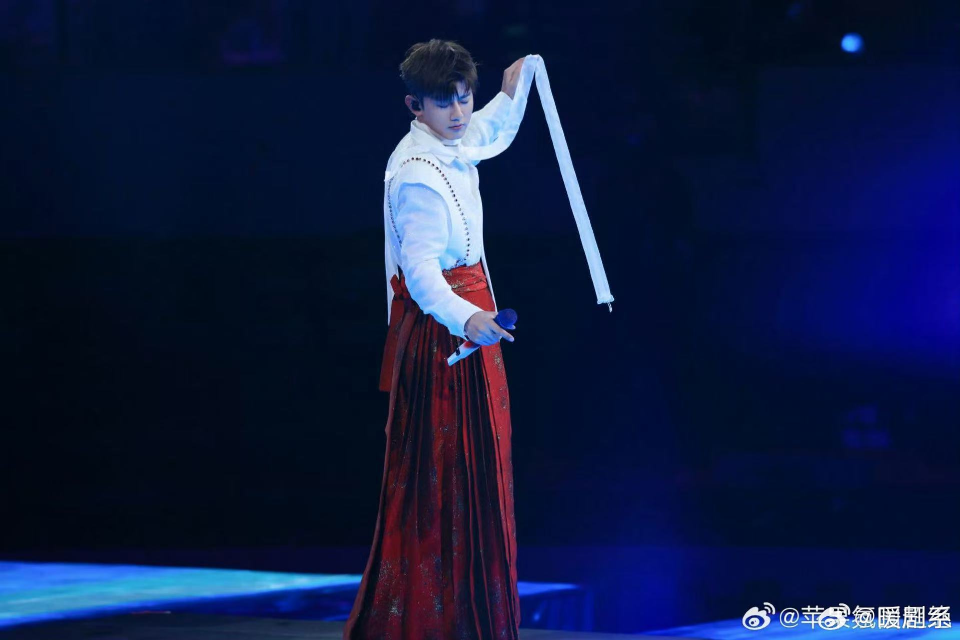 张杰就这样宠我 他看过来的时候我直接愣住，这个眼神太宠了吧，张杰你就这样看着我，