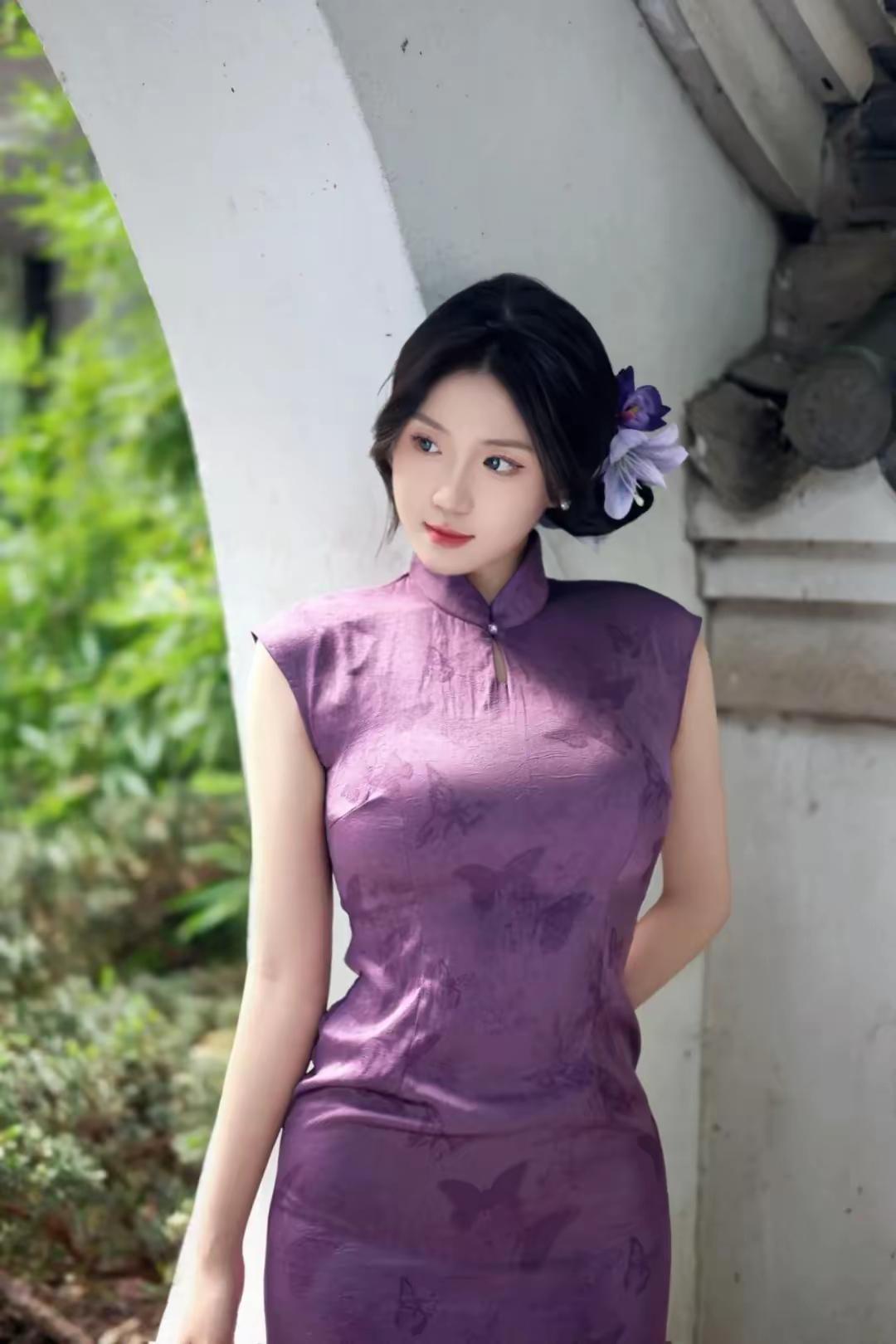 穷达皆由命，何劳发叹声。
但知行好事，莫要问前程。
冬去冰须泮，春来草自生。
请