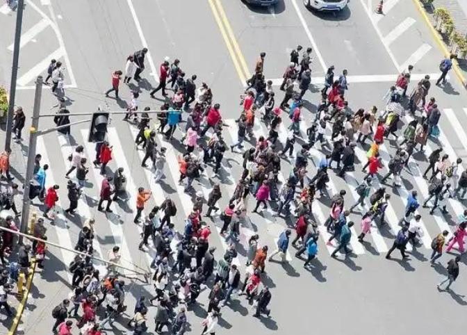 中国人将越来越少？早在2023年，人口专家就称：无论放开几胎，中国人口都会急剧萎