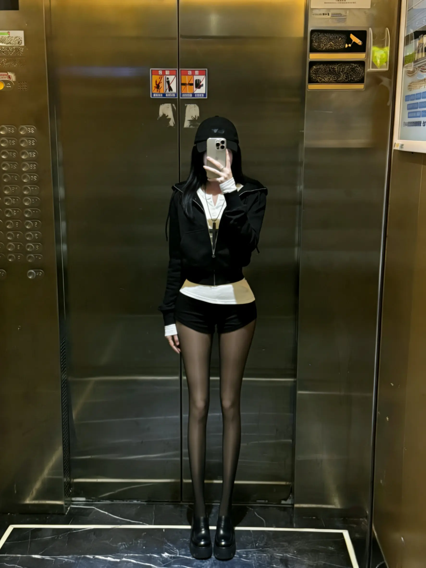 媚 明媚的媚 妩媚的媚。