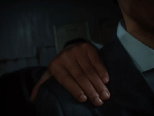 胡军演了老龚老攻老公 胡军的压迫感绝了！《夜幕下的烟火》中皱眉狠戾、沉默坚毅，2