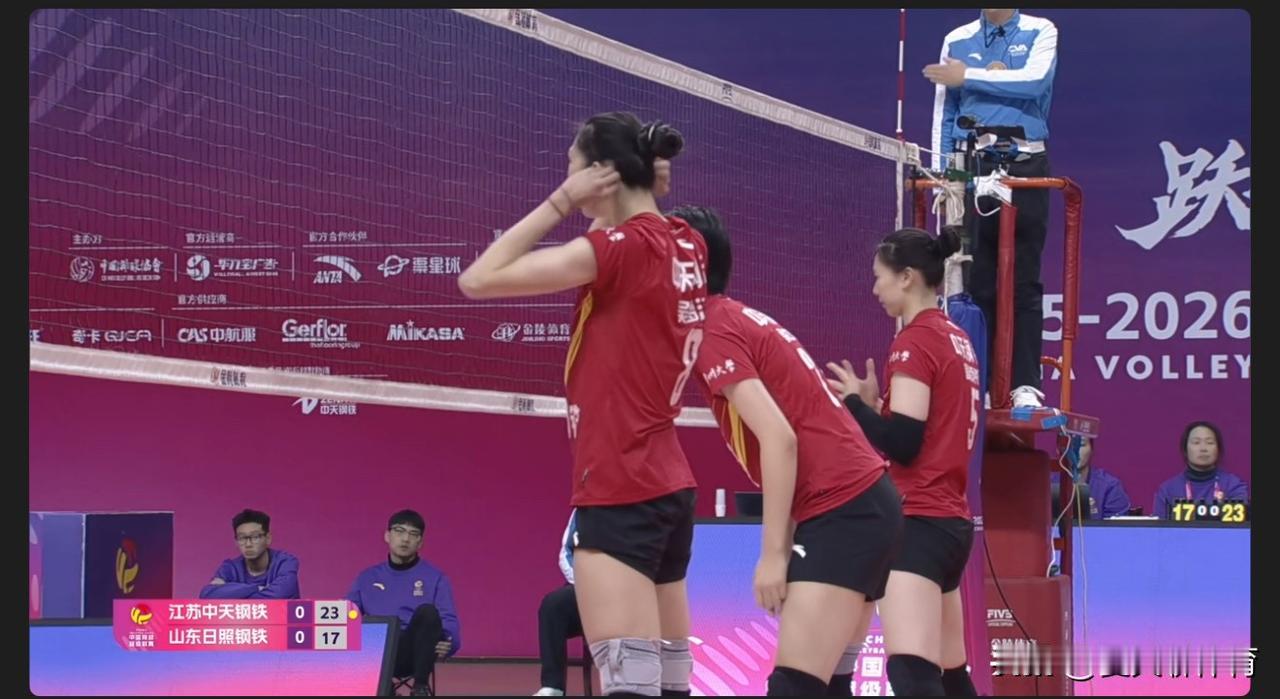 吴梦洁今年在排超联赛，好像当年李盈莹的那种感觉，很少有人能拦到她的扣球！江苏女排