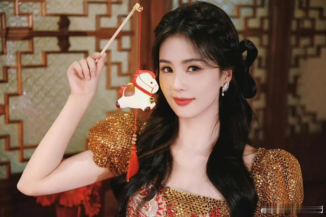 恭喜白鹿评选春晚喜爱人物第二，唯一的女艺人白鹿的《串门指南》太讨喜了顶着国泰民安