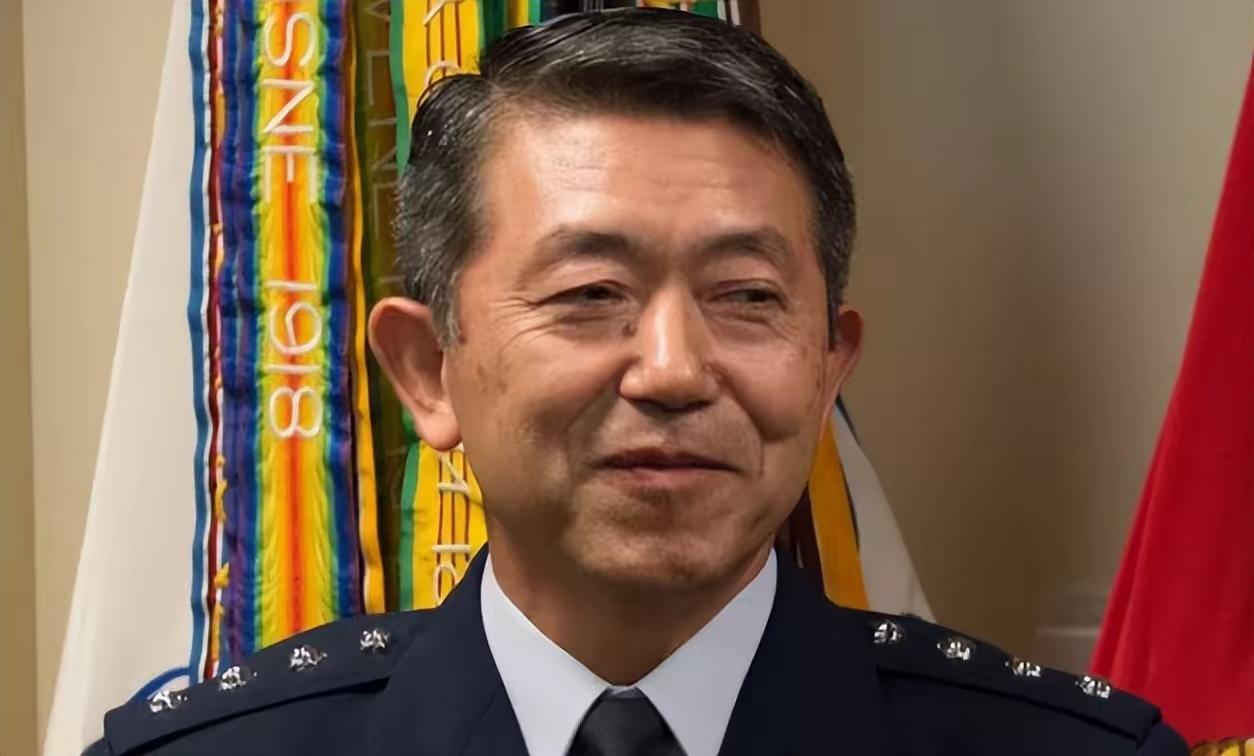 太霸气了！大快人心！
中国对日本前自卫队统合幕僚长岩崎茂采取反制措施:
1、冻结