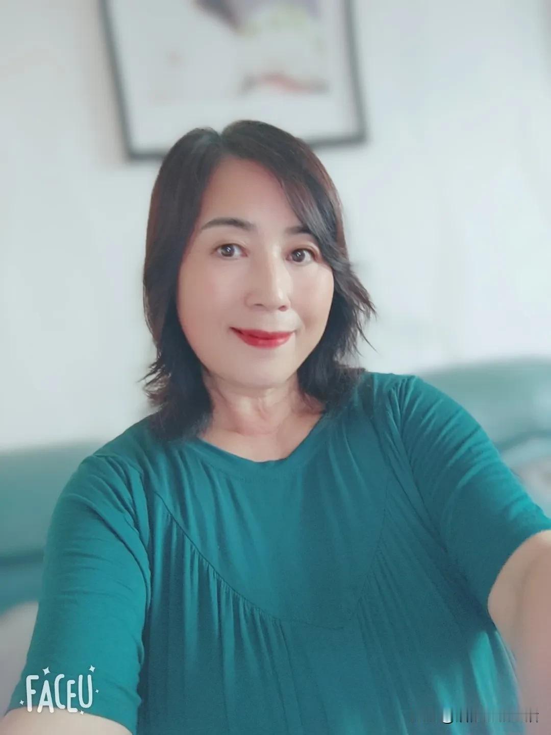九月再见，往事随风
十月你好，未来可期
愿所有的闷苦一去不复返
愿所有的期待都如