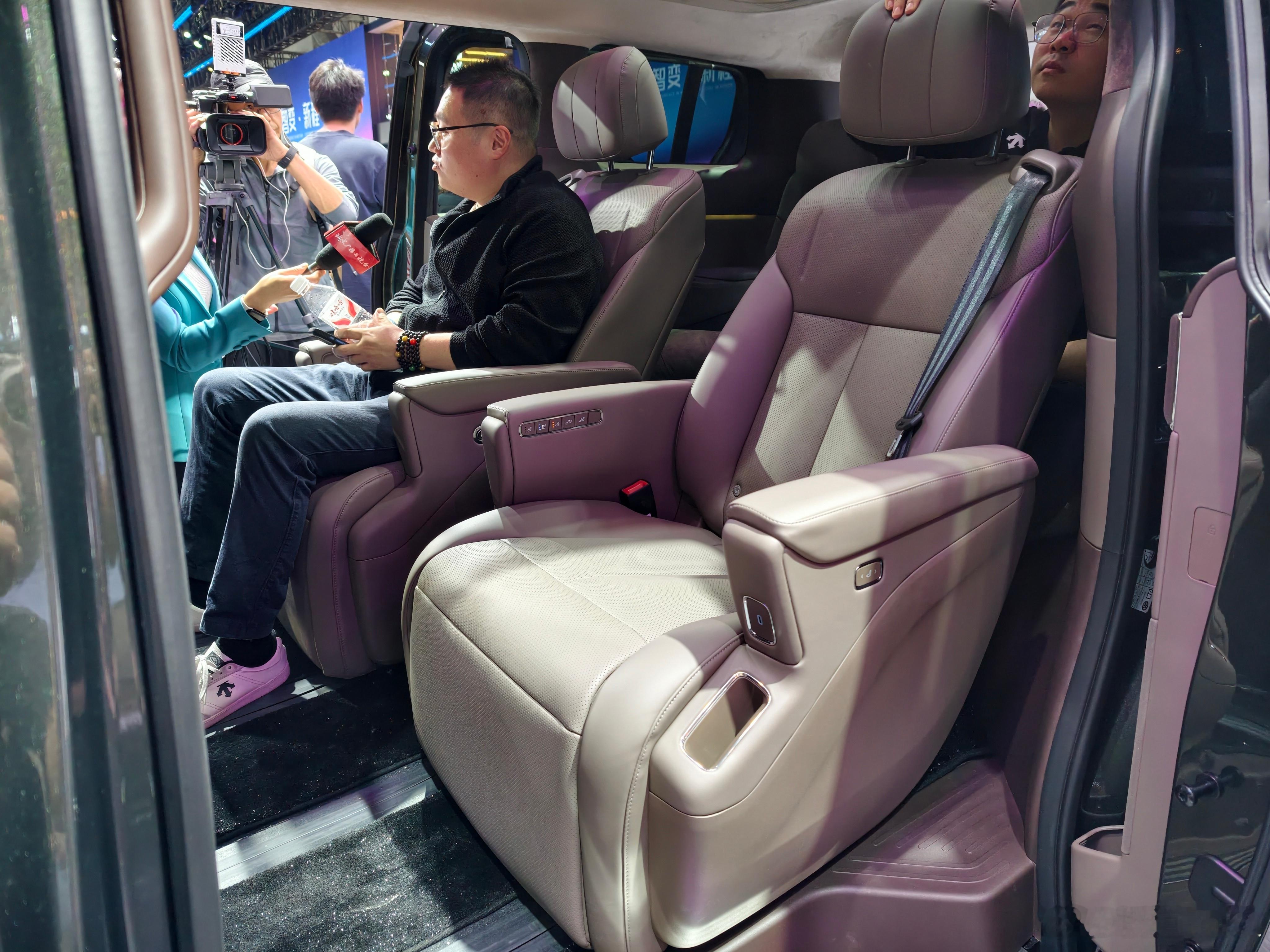 看极狐问道V9的时候，有个电视台随机采访了我，这是什么媒体单位？有认识的朋友吗？