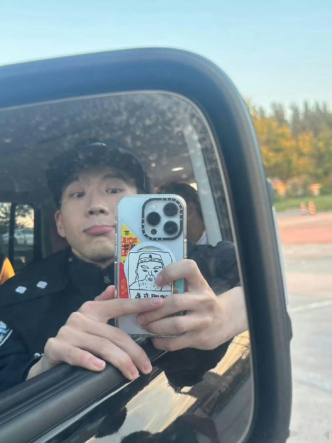 费启鸣王晓赟子你们不要再打了这两个人真是笑死我了哈哈哈哈，拍个视频还给自己拍笑了