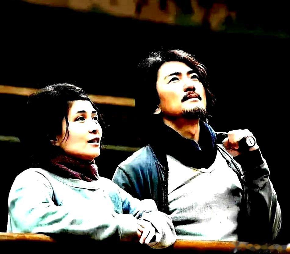 香港导演郭子健，黄智亨联合执导《全力扣杀》中何超仪饰演的吴久秀和郑伊健饰演的刘丹