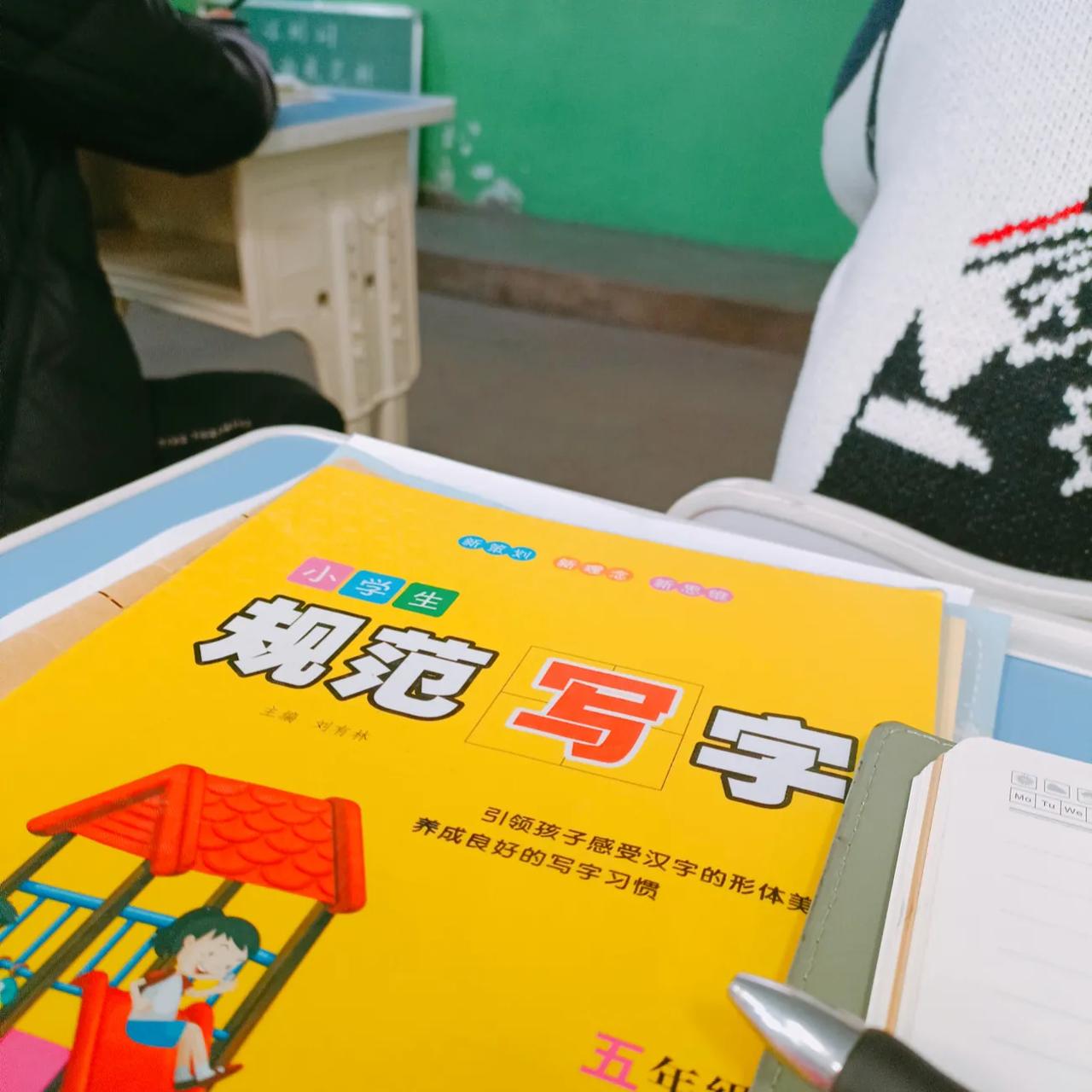 孩子小学快毕业了，这是第一次正儿八经的参加孩子线下的家长会。感触挺深的。也明确了