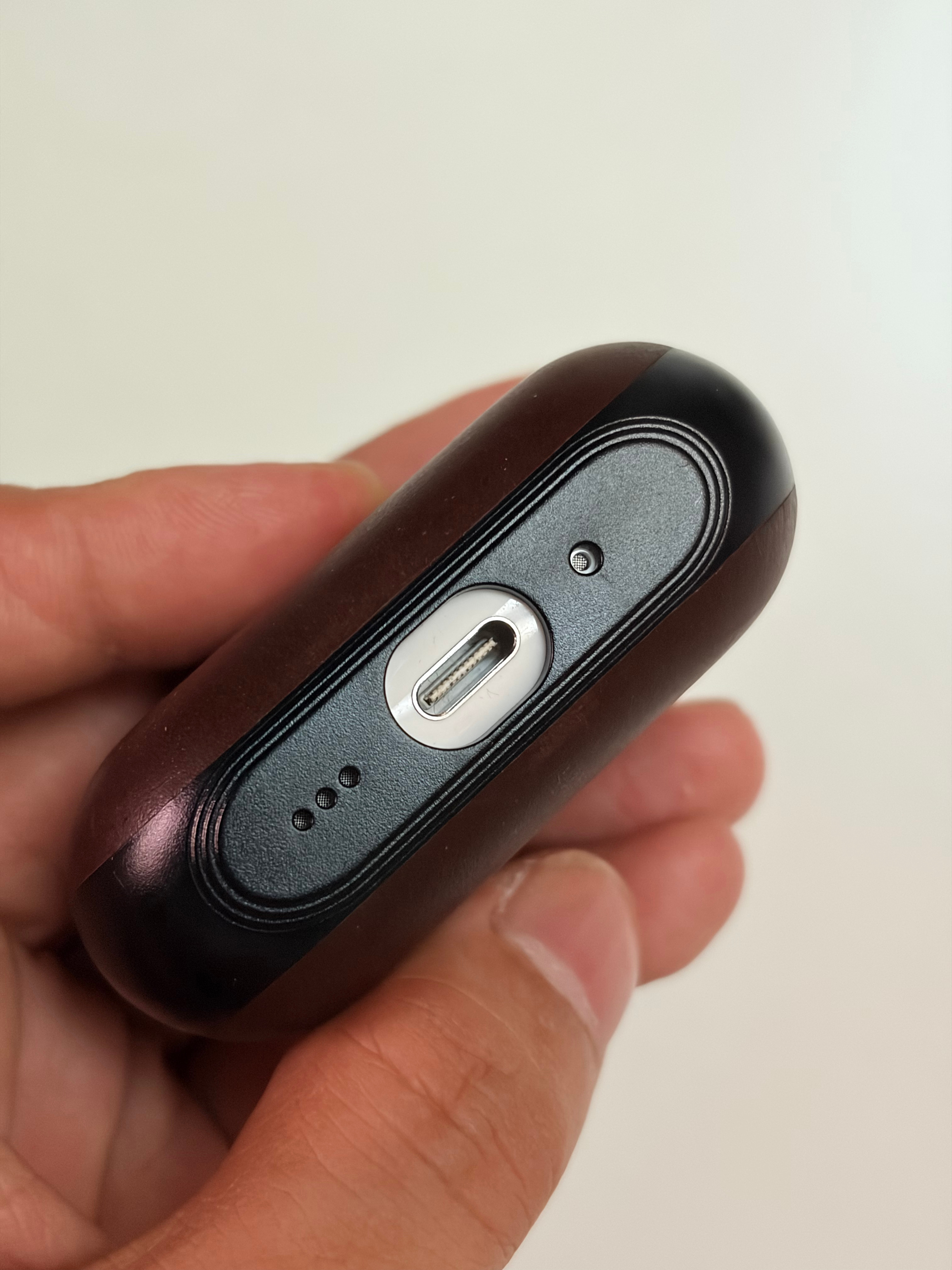 问个事儿：都知道AirPods Pro 3（或者2）底部三个孔是查找的扬声器🔉