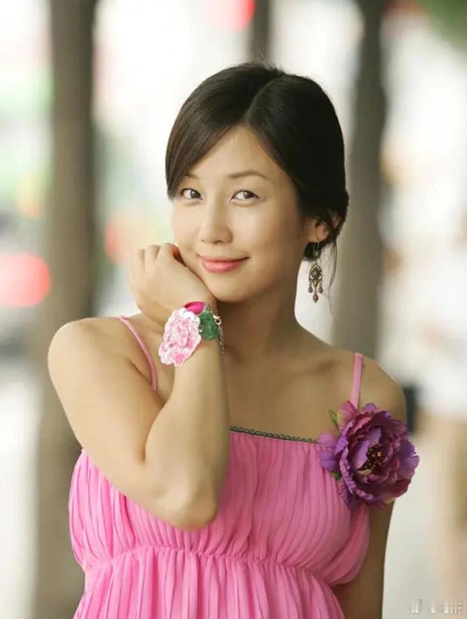 韩国女演员去世4年后被安排冥婚窝…总看韩剧，有那种冥婚情节，现实中也这么…未婚明