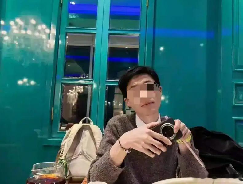 上海徐汇一幼儿园男老师忧郁症离世，年纪轻轻才31岁就走了，据说是因为频繁处理孩子