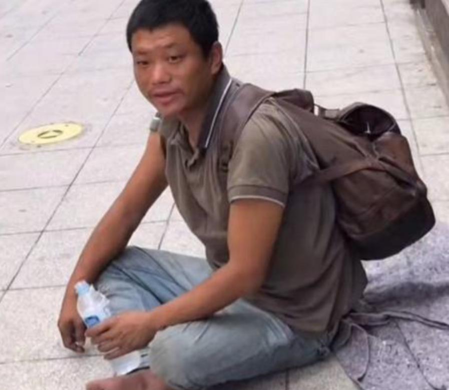 在圣保罗的流浪堆里找到万永福那天，大使馆工作人员做好了各种准备，唯独没想到对方会