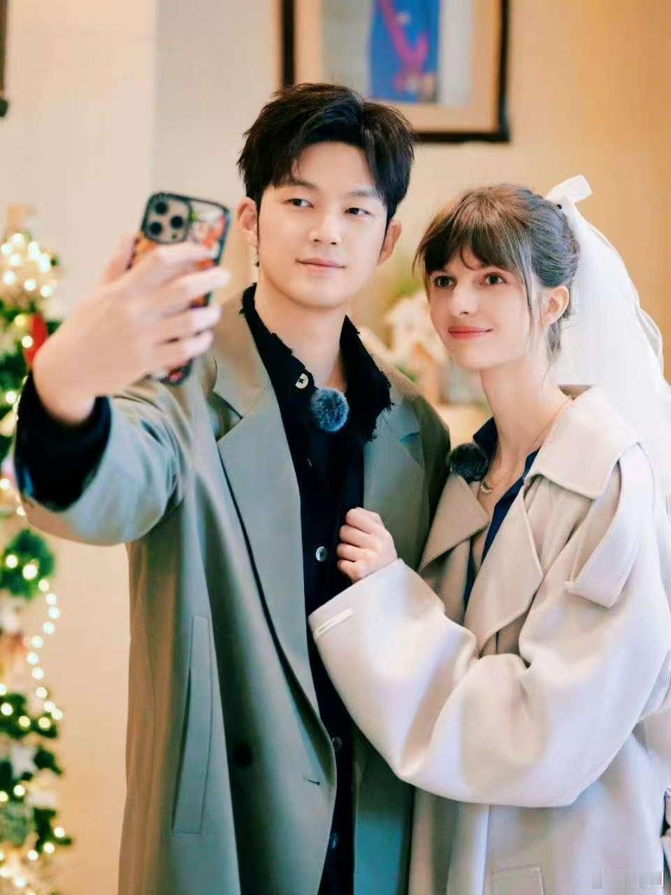 董力和妻子没求婚没婚礼  从节目能看出，董力很用心，含蓄不代表不爱，他和妻子的爱