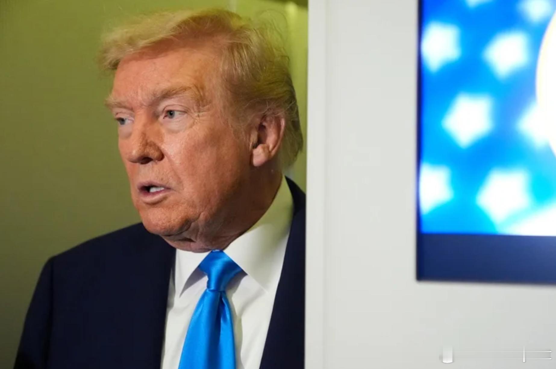 【泰柬停火协议遇泰王太后驾崩 特朗普抵吉隆坡即签署】海外新鲜事 美国总统特朗普2