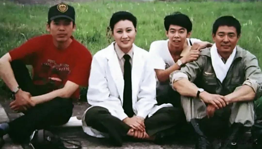 我同事说，要是今天上午能把这几位都认出来，就送我一盒我最爱吃的方便面。我已经认出