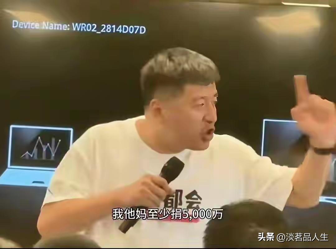 宋清辉说张雪峰是表演型爱国，煽动对立情绪，网友怼你也表演一个试试。

在张雪峰老