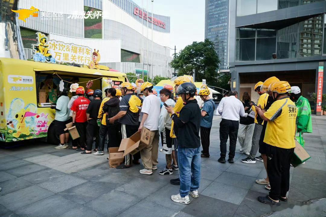 上海的成年人也需要儿童节上海的六一节不是只有小朋友 餐箱也能玩出新花样，美团骑手