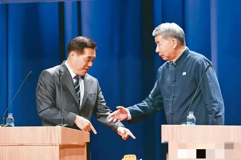 郝龙斌这步棋走得太急！主动下战书反被“接招”，张亚中一回应他就慌了
 
谁能想到