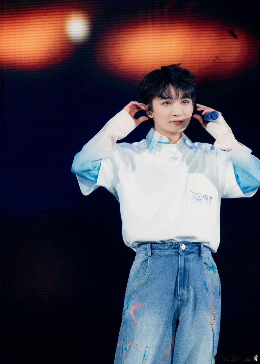 周深深圳连续两年上座率 用连续两年体育场级别的上座率，展现了大家对周深的实力证明