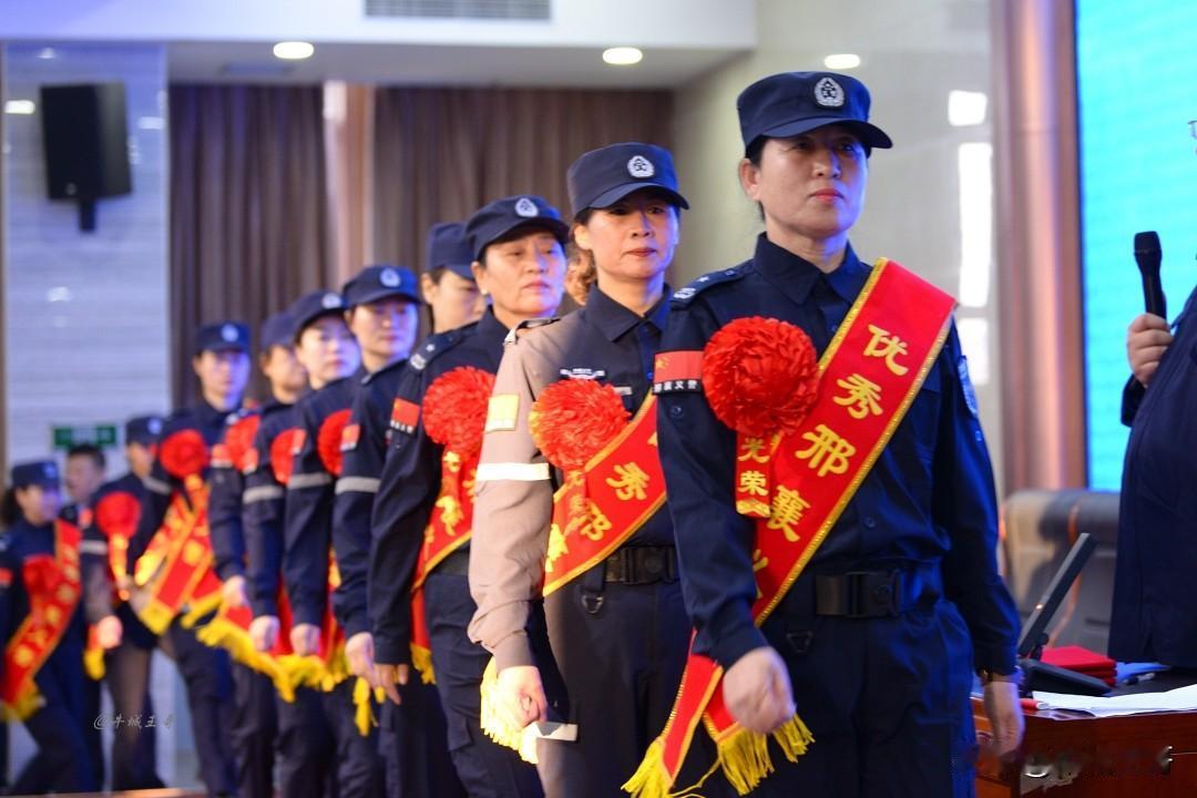 邢台市襄都区义警协会2024年度总结表彰大会今天上午召开！
     襄都区义警