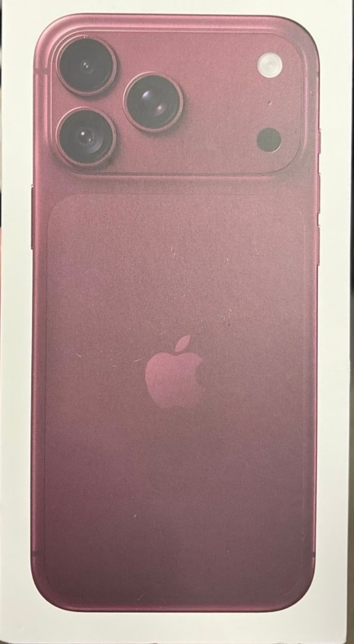 iPhone18Pro零售包装曝光包装盒延续前代风格，以机身背面为主画面！ ​​