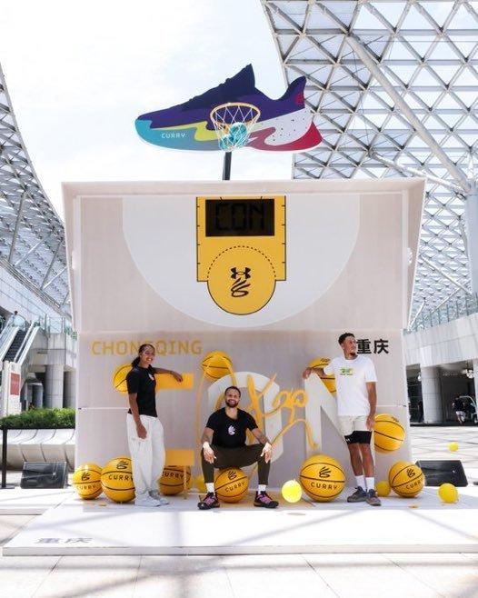 关于库里与安德玛分道扬镳的内幕：UA 的销量已连续 8 个季度下滑。UA 的股价