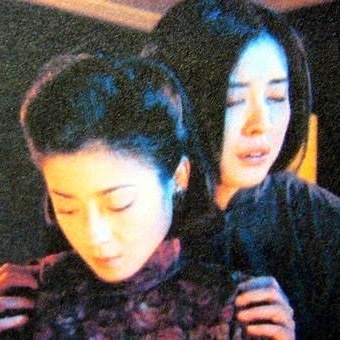 2001年，《游园惊梦》中的宫泽理惠与王祖贤。 