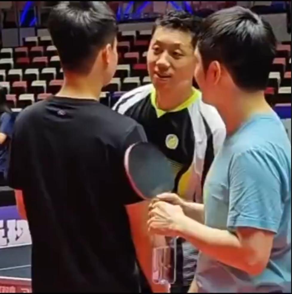 这6张照片，看清楚樊振东与王楚钦的真正关系！

这是发生在去年全运会期间，训练场