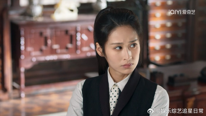 颖儿四折叠怎么折都多变  颖儿演技真赞，每次角色都让人眼前一亮，从娇弱小白花到干